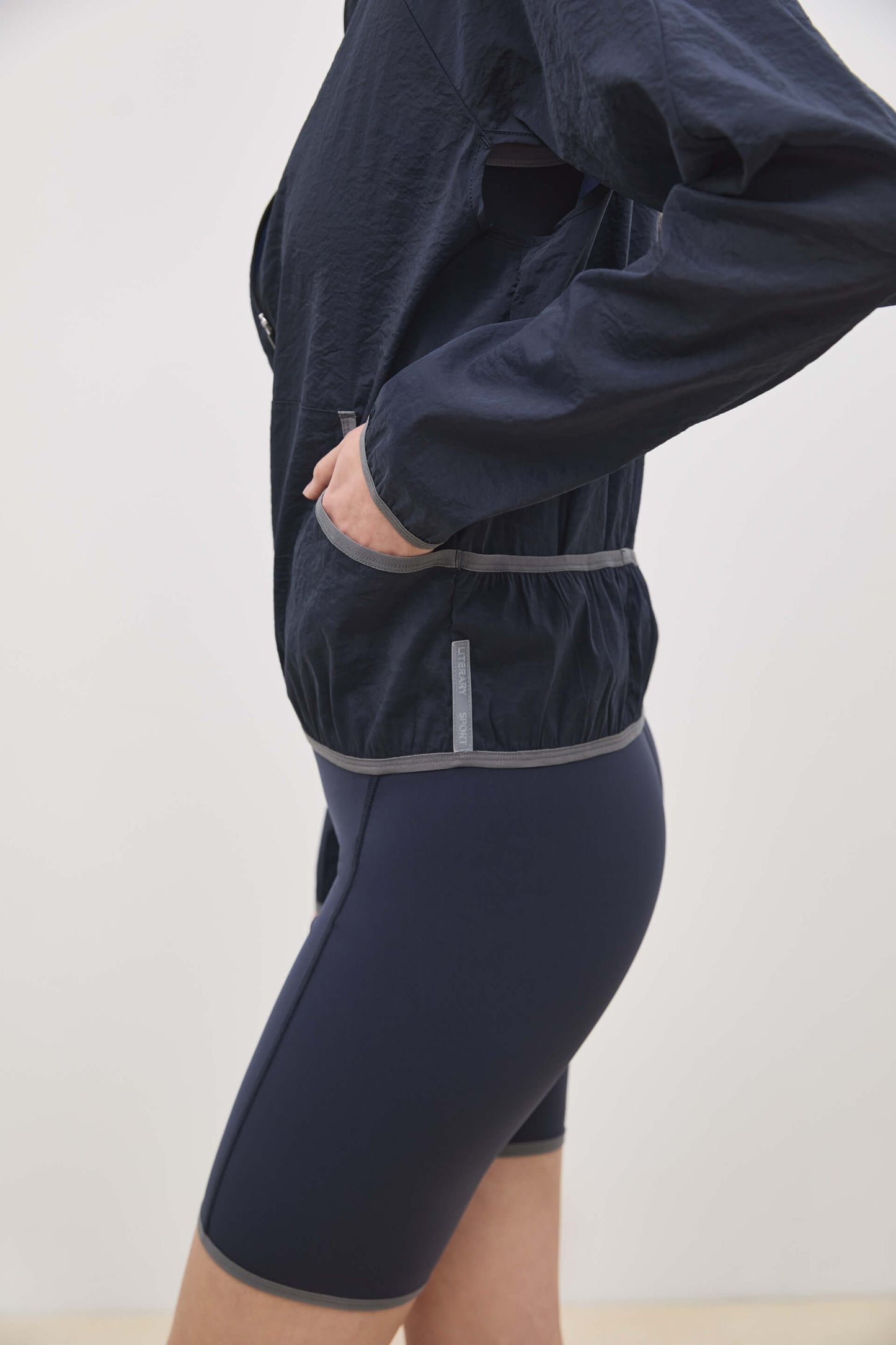 Literary Sport | Tove Womens Lightweight Running Jacket - Night Dark Navy