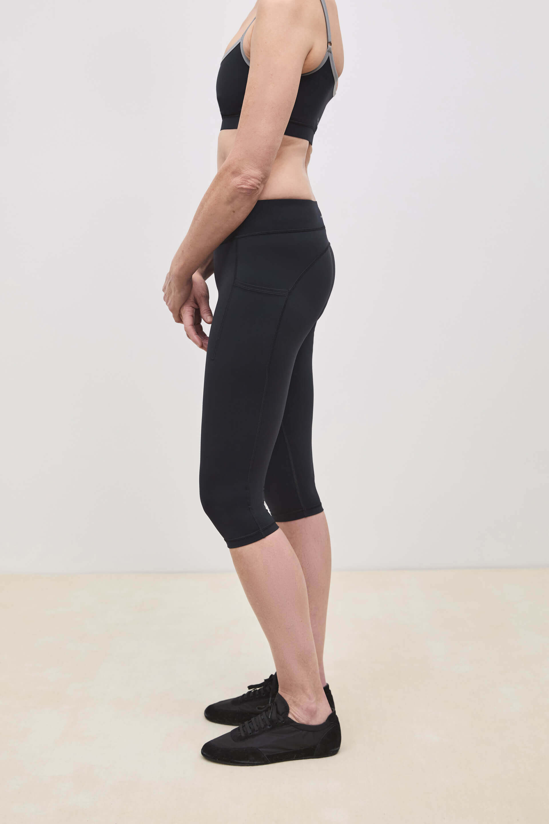 Literary Sport | Lena Womens Capri Length Running Tight - Black