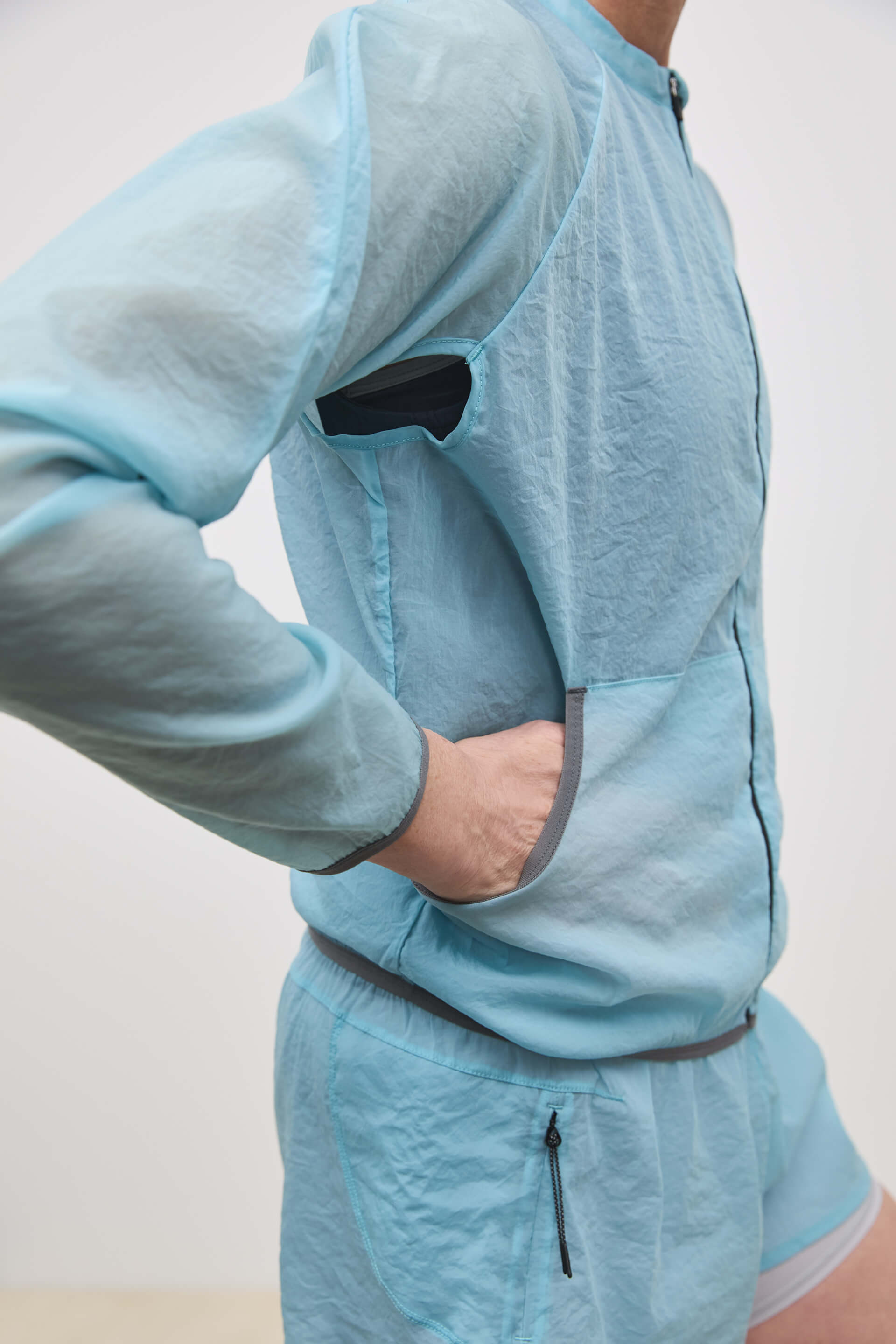 Literary Sport | Tove Womens Lightweight Running Jacket - Mist Light Blue