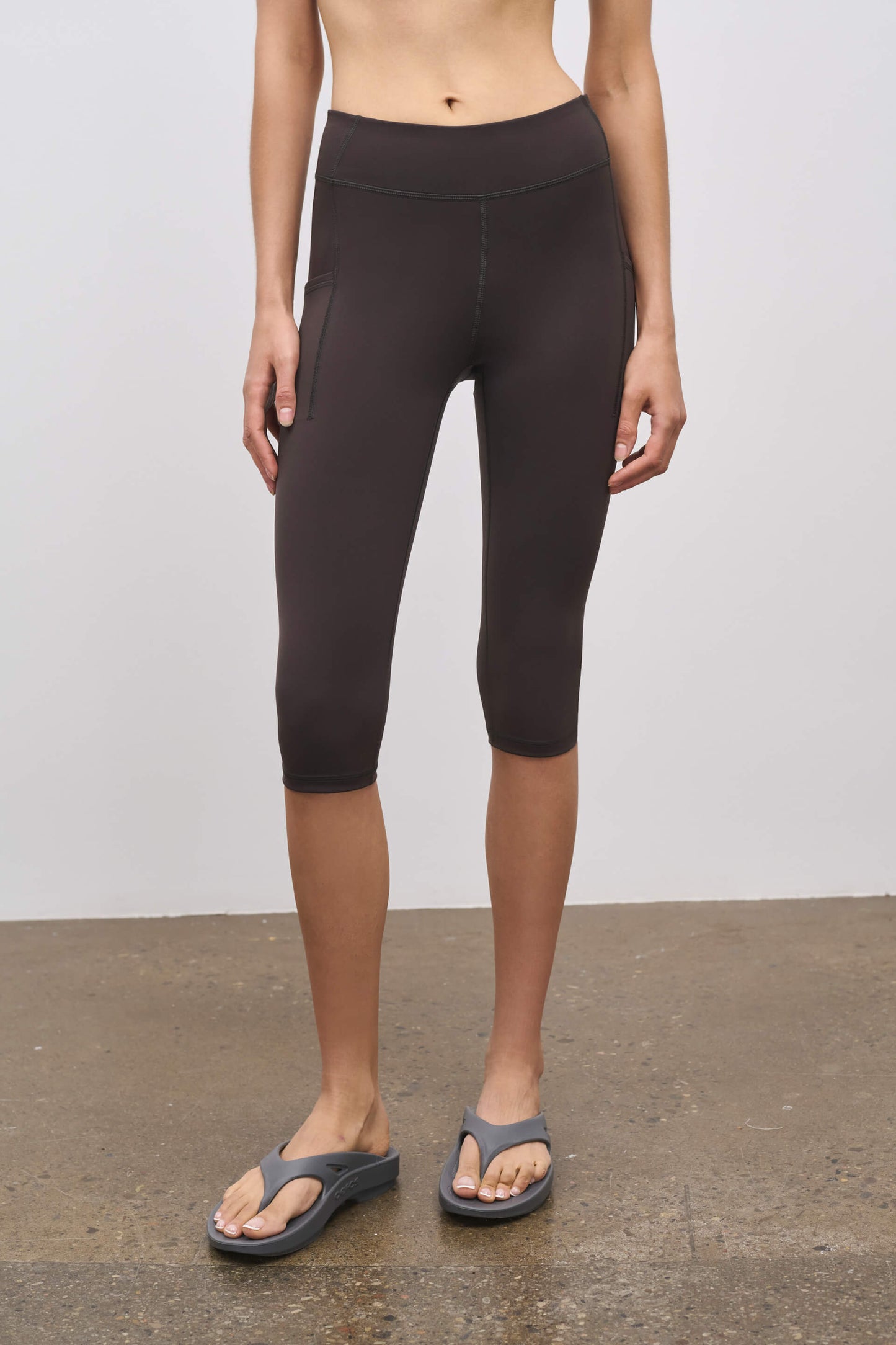 Literary Sport | Lena Womens Capri Length Running Tight - Ash Dark Brown