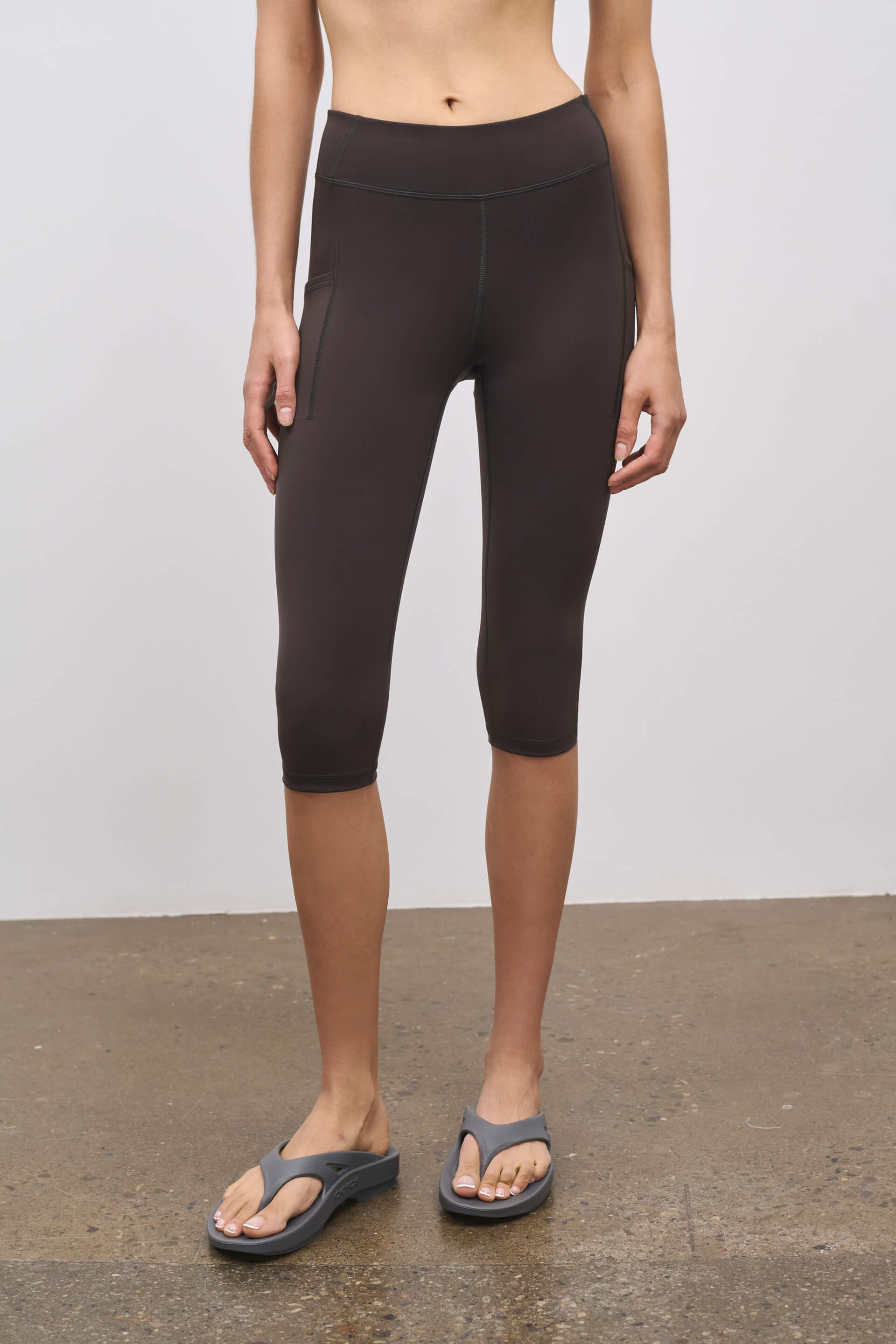 Literary Sport | Lena Womens Capri Length Running Tight - Ash Dark Brown
