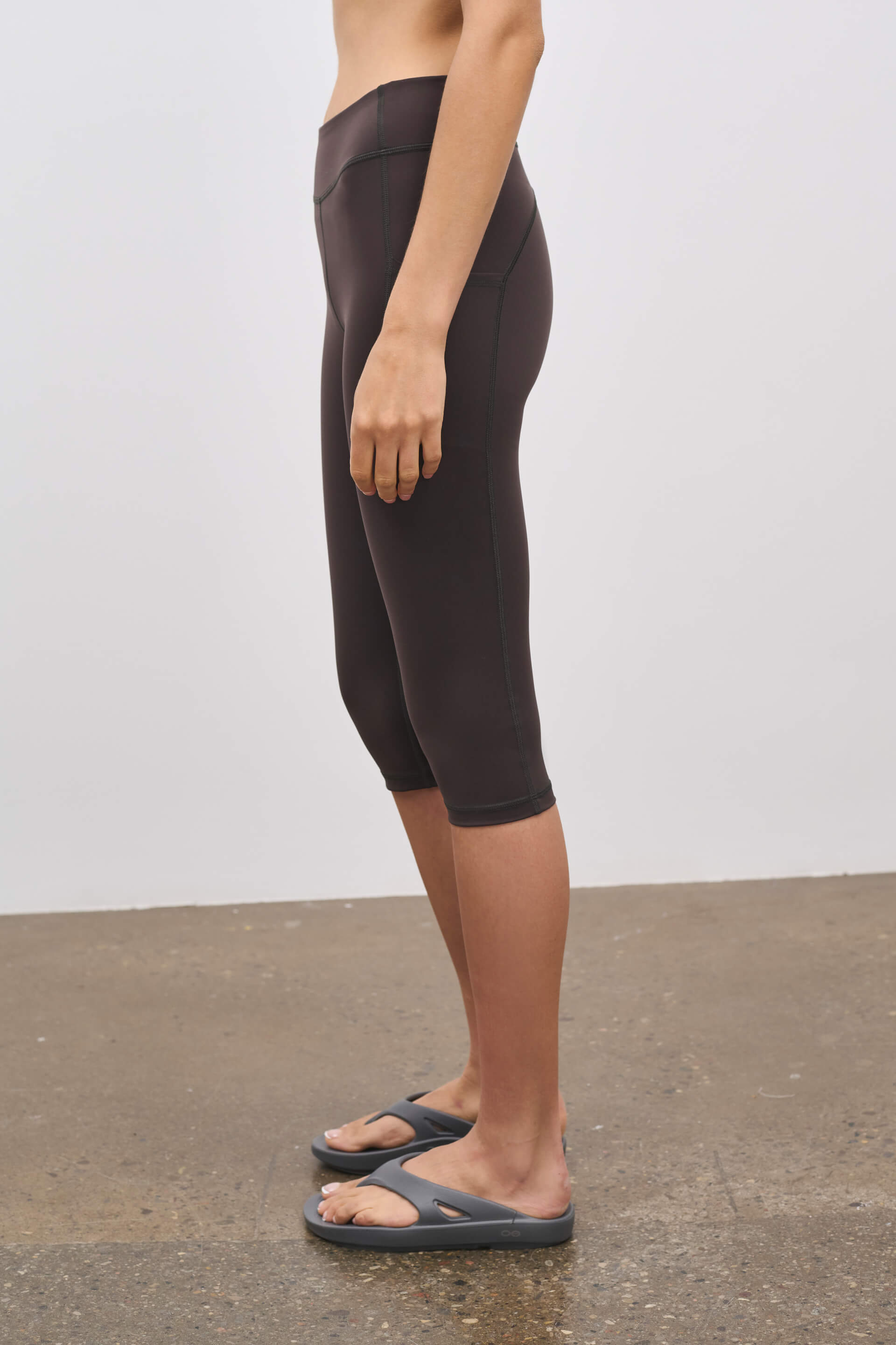 Literary Sport | Lena Womens Capri Length Running Tight - Ash Dark Brown